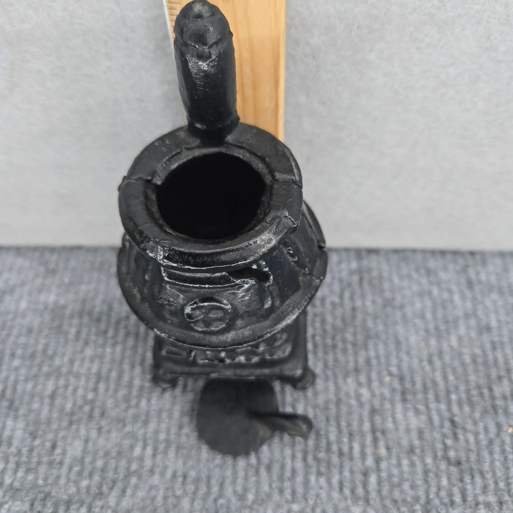 Cast Iron Miniature Dollhouse Pot Belly Stove with cover - Picture 3 of 5